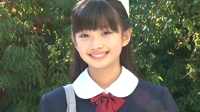 チャーミー・クリーム　赤のスクール水着でシャワーの濡れ濡れれいちゃんにドキドキ100％