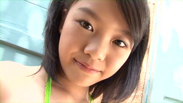 ひなたぼっこ 飛鳥ちゃんのビキニ姿が大人っぽくて男子はドキドキ感MAX!