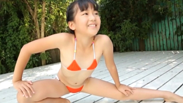 こんにちはあかなちゃん　笑顔と大人っぽいポーズに男子はドキドキしちゃいます☆