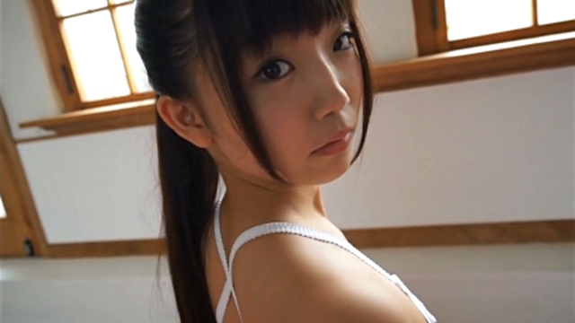 ぴよぴよ 和泉ひより　19歳の美尻に下着の跡がクッキリハプニング☆