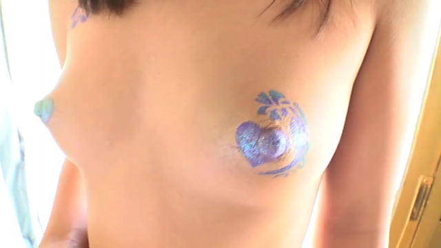 秋本翼つばさのスケッチラブ 大胆なM字開脚に釘付けです！